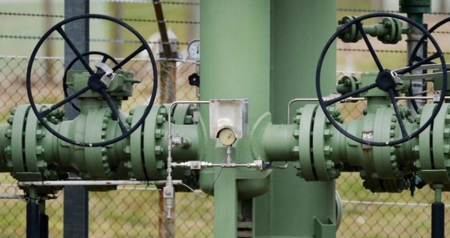 Цены на газ в Европе закрепились выше 2 100 долларов