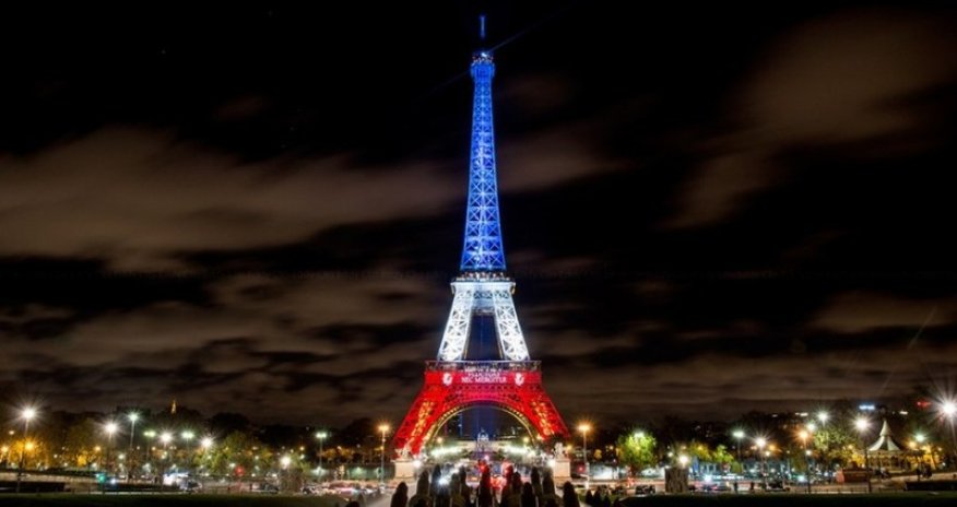 Eyfel qülləsinin işıqlandırılmasının vaxtı azaldıla bilər