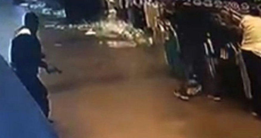 İstanbulun mərkəzində atışma: Çox sayda insan yaralanıb - VİDEO