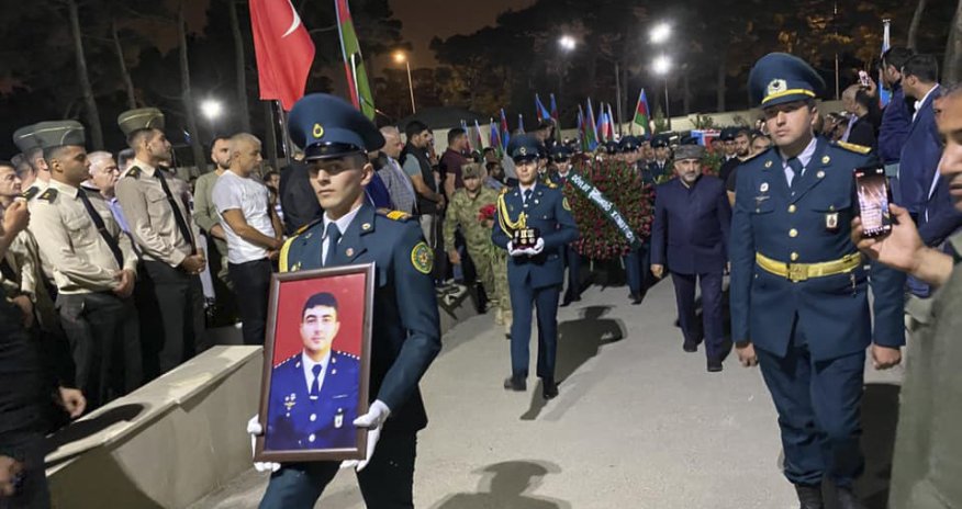 Azərbaycan şəhidləri İkinci Fəxri Xiyabanda dəfn edilir - VİDEO