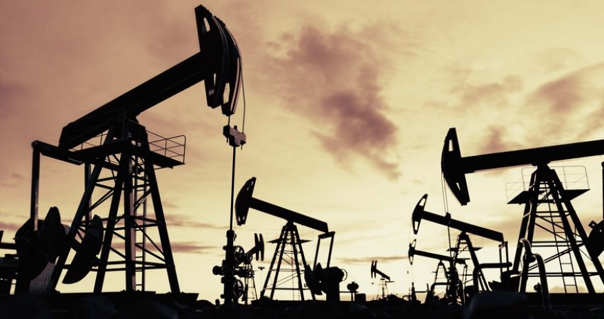 Oil prices fall slightly