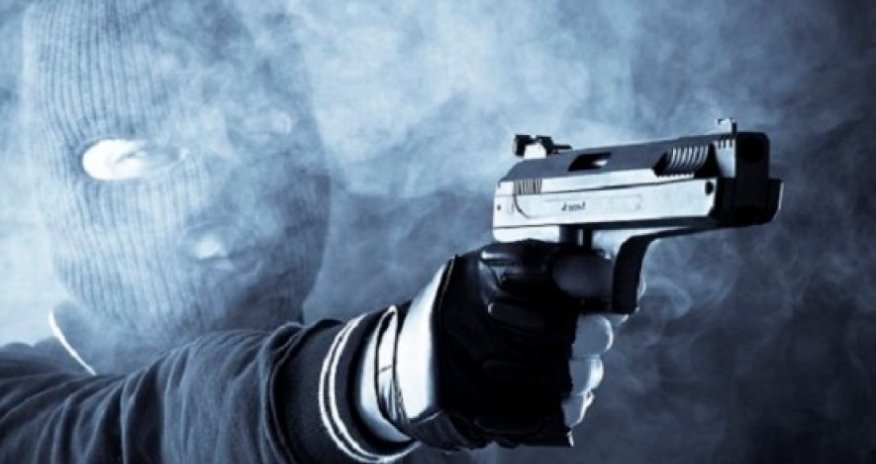 Qadın oyuncaq silahla banka basqın etdi