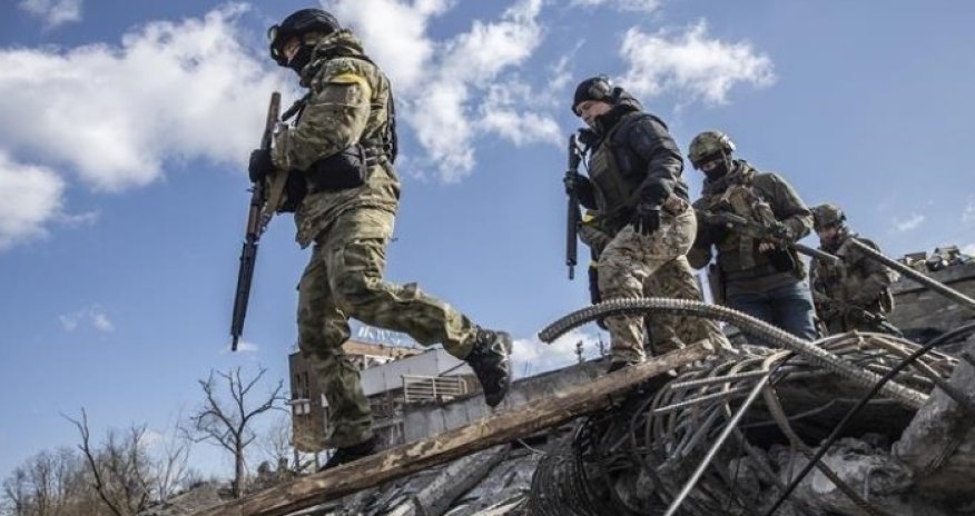 Ukrayna ordusu işğal edilən Luqansk sərhədini keçdi