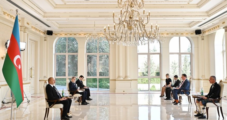 Ilham Aliyev thanks British ambassador for learning Azerbaijani language
