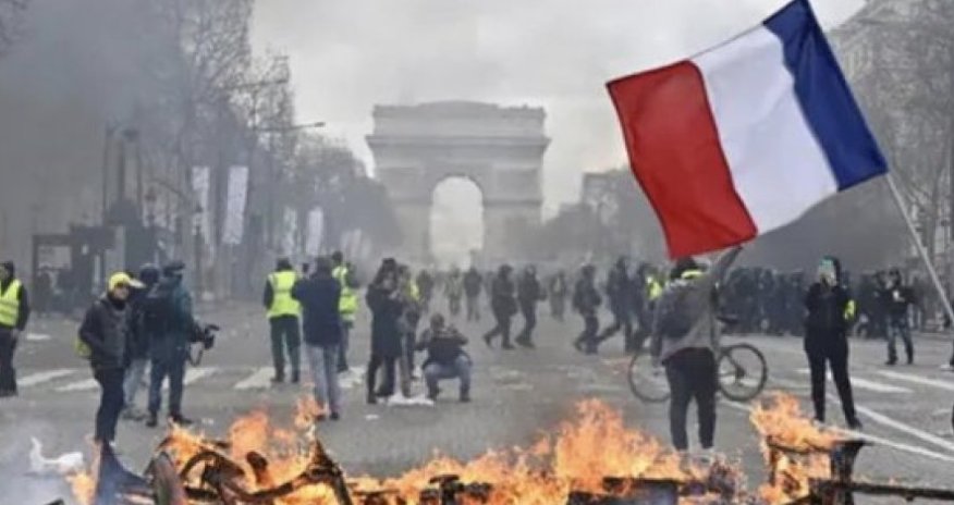 Fransızlar Makronu istefaya çağırdı