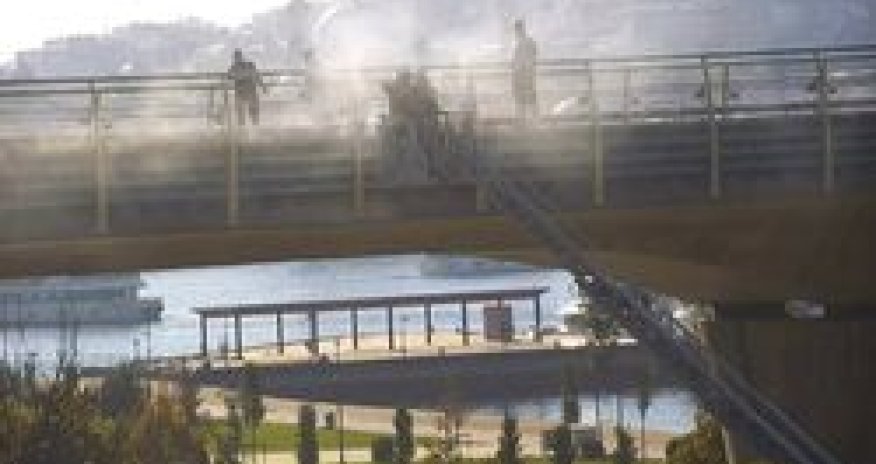 İstanbulda metro körpüsündə yanğın