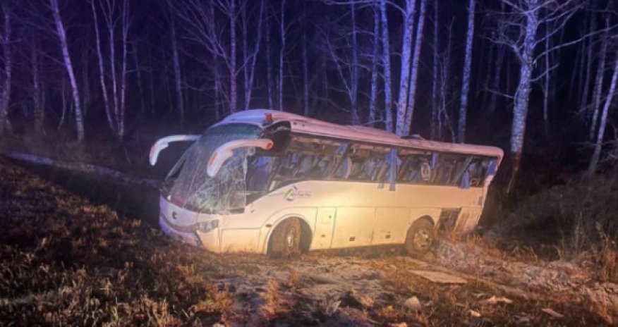 Rusiyada avtobus aşdı - Xəsarət alanlar var - VİDEO