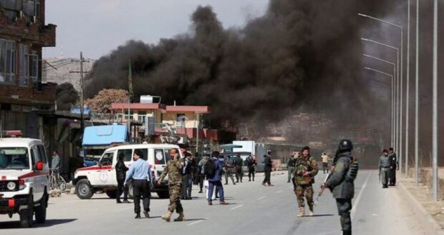 Kabildə məmurların olduğu maşın partladıldı - Ölənlər var/VIDEO