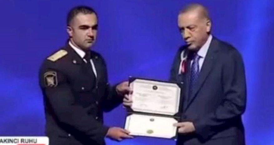 Ərdoğan azərbaycanlı polisi təltif etdi - Video