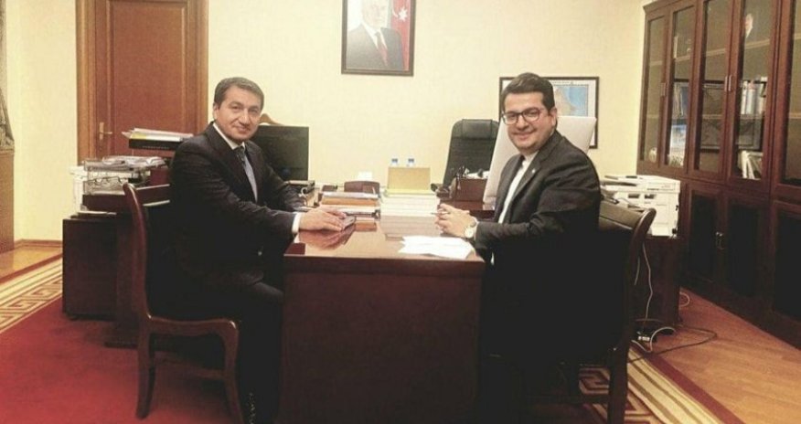 Hikmət Hacıyev İran səfiri ilə iki ölkə arasındakı münasibətləri müzakirə edib
