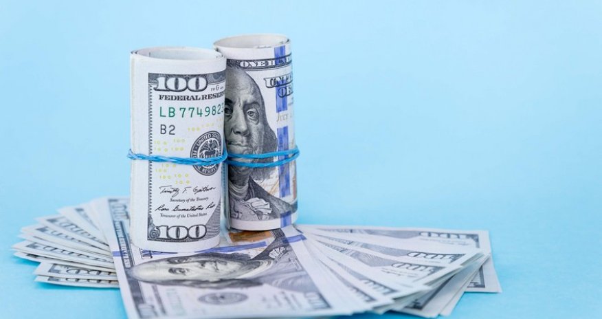 Dollar falls against other major world currencies