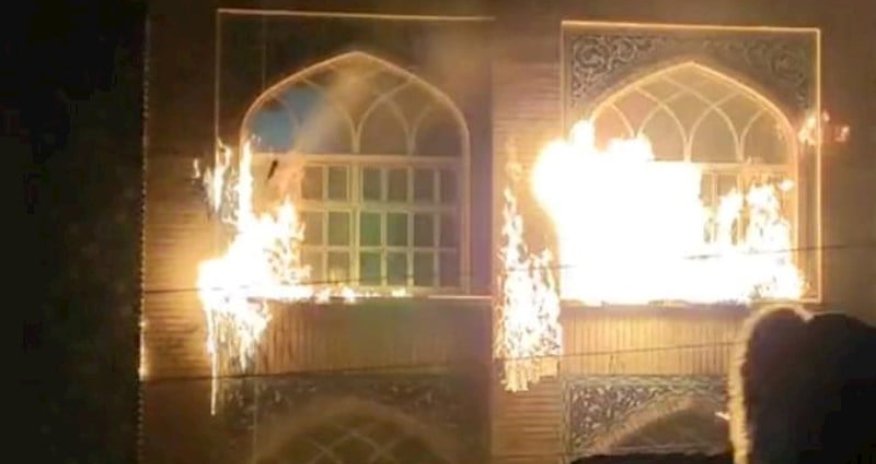 İranda Xomeyninin ev muzeyləri yandırılıb