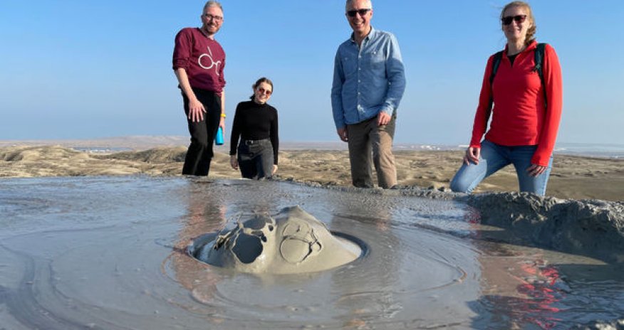 Britaniya səfiri Qobustana gedib