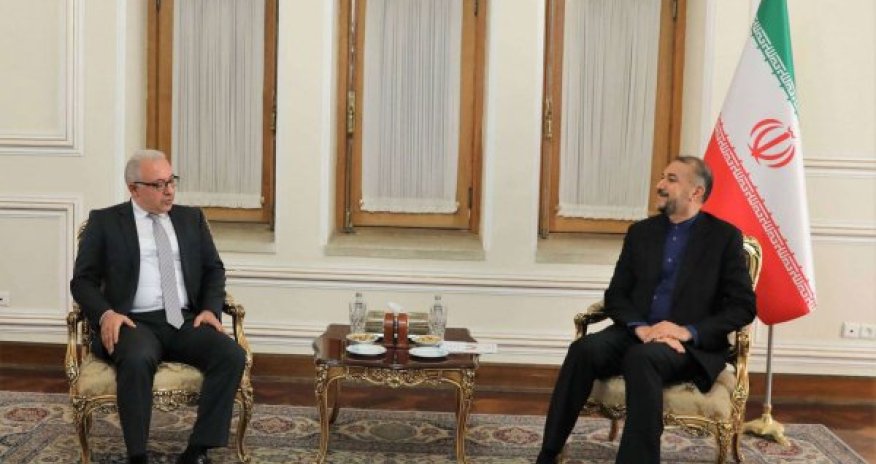 Ermənistan rəsmisi İrana gəldi, bir sıra görüşlər keçirdi