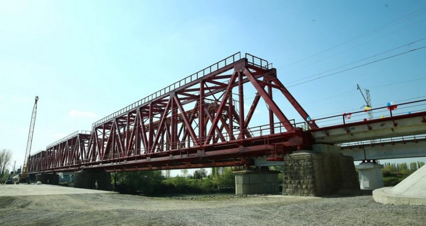 Azərbaycanın ən böyük dəmir yolu körpüsü tikilir