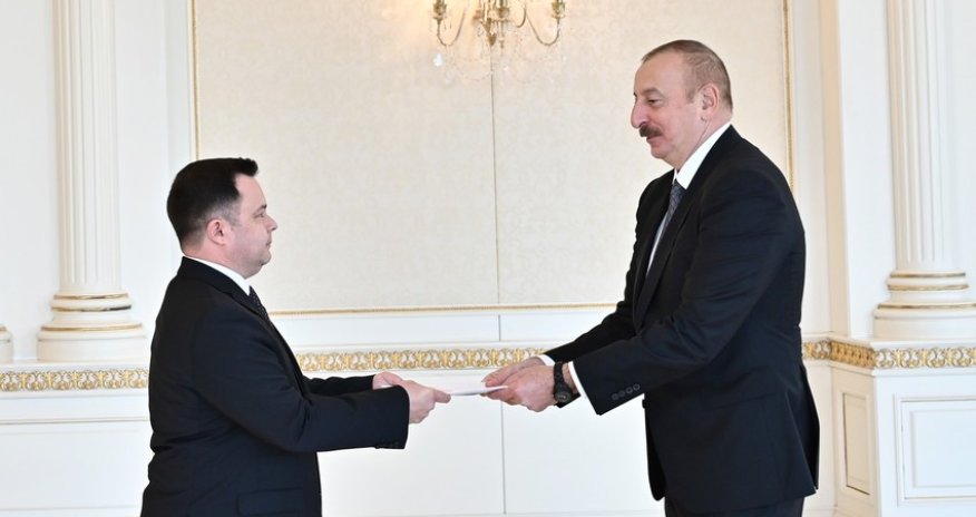 Əliyev Moldovanın yeni səfirinin etimadnaməsini qəbul edib