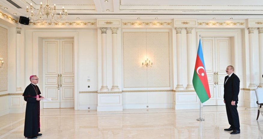 İlham Əliyev Vatikanın yeni səfirinin etimadnaməsini qəbul edib