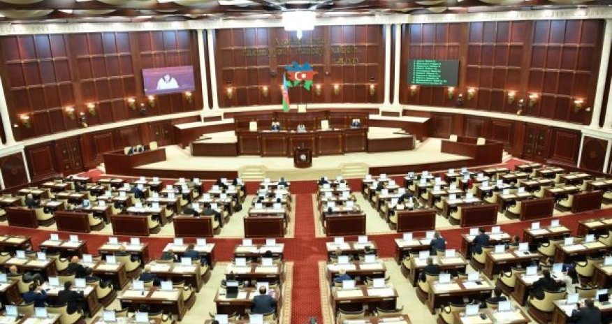Parlamentin növbəti iclası başladı - 16 məsələ müzakirə olunacaq
