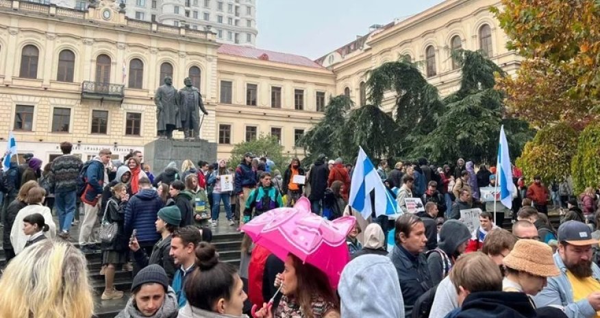 Ruslar Gürcüstanda aksiya keçirdi