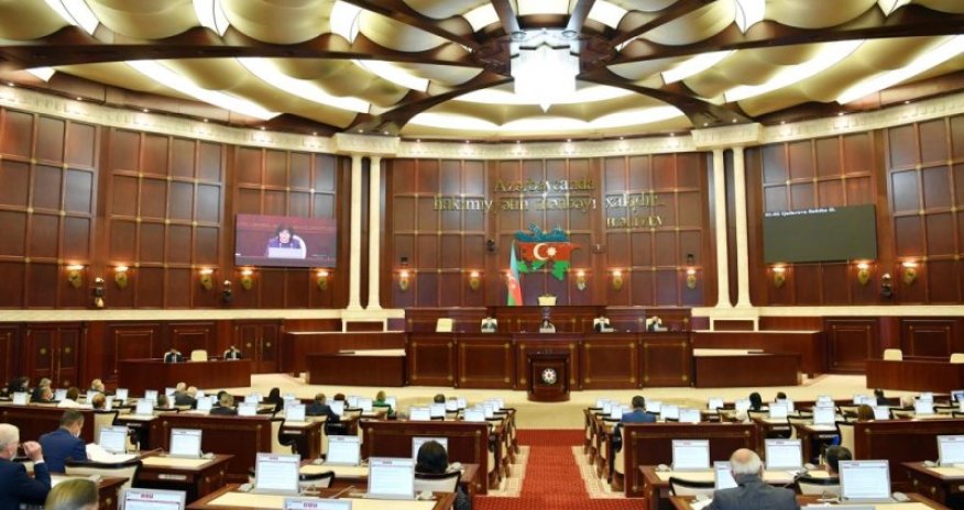 Parlamentdə 