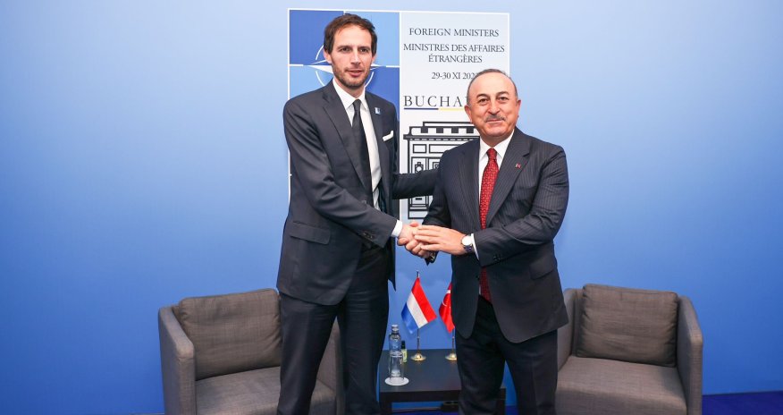 Çavuşoğlu niderlandlı həmkarı ilə görüşüb