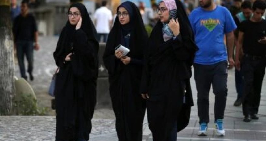 İran parlamenti hicabın məcburi geyinilməsi məsələsinə baxacaq