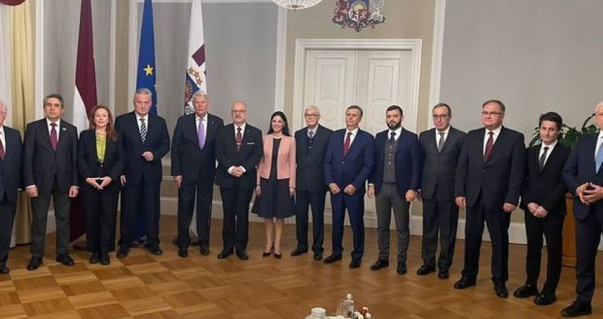 Президент Латвии встретился с членами Международного центра Низами Гянджеви