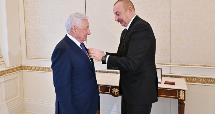 İlham Əliyev Qurbanova “Şöhrət” ordenini təqdim etdi
