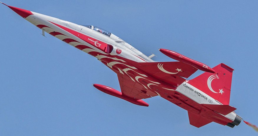 Türkiyədə F-5 təyyarəsi qəzaya uğradı