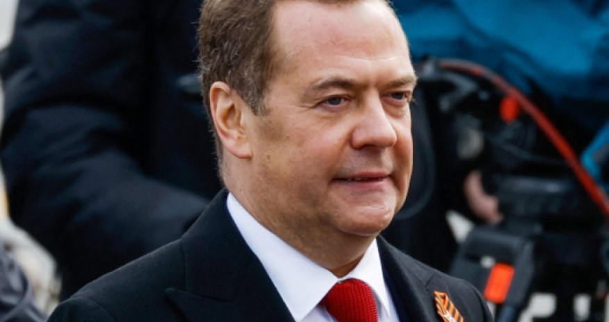 Медведев: Благодаря отказам Зеленского доведем дело до конца