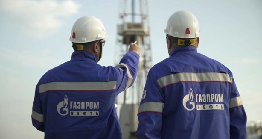 “Qazprom Neft” Rusiyada neft emalının həcmini artıracaq