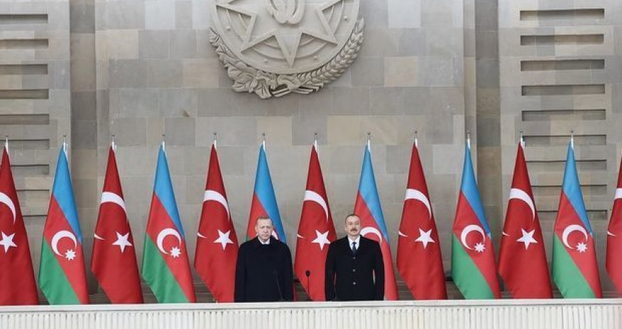 Zəfər paradından iki il keçir