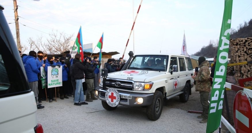 BQXK-nin avtomobillərinin müşayiəti ilə Xankəndindən Ermənistana müalicə üçün 2 xəstə aparılıb