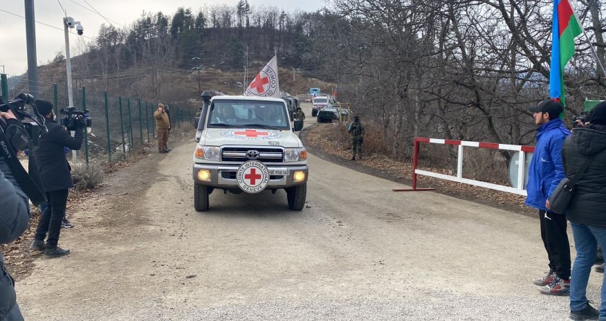 BQXK-nın daha üç avtomobili Xankəndi-Laçın yolunda maneəsiz şəkildə hərəkət edib