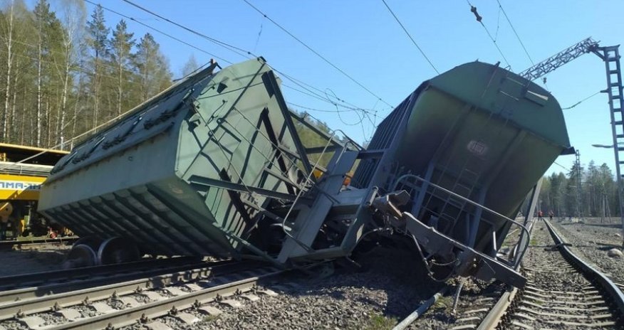 Qazaxıstanda taxıl daşıyan 19 vaqon relsdən aşıb