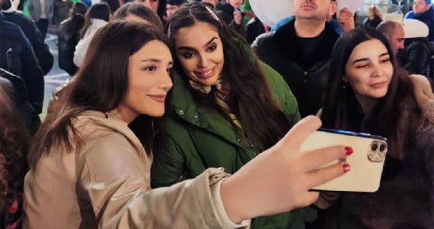 Leyla Əliyeva paytaxt sakinləri ilə görüşdü