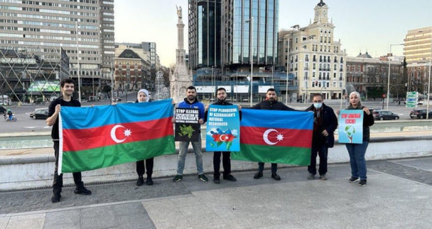 В Мадриде азербайджанцы провели акцию против армянского экотеррора в Карабахе