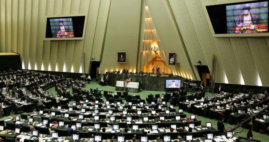 İran parlamentinin deputatı istefa verir