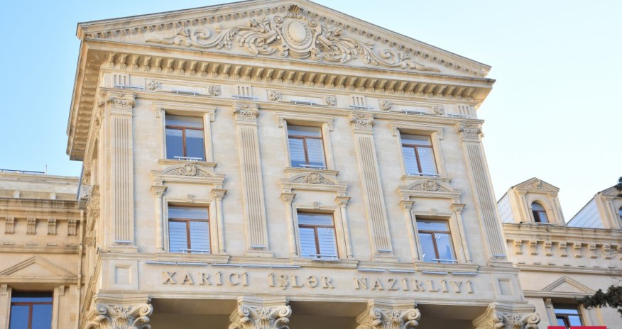 Rəsmi Bakı Ermənistana çağırış edib