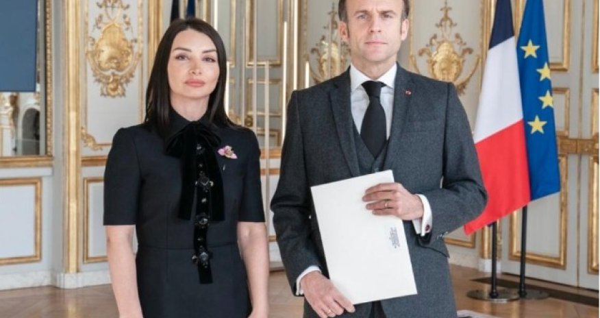 Leyla Abdullayeva etimadnaməsini Makrona təqdim etdi