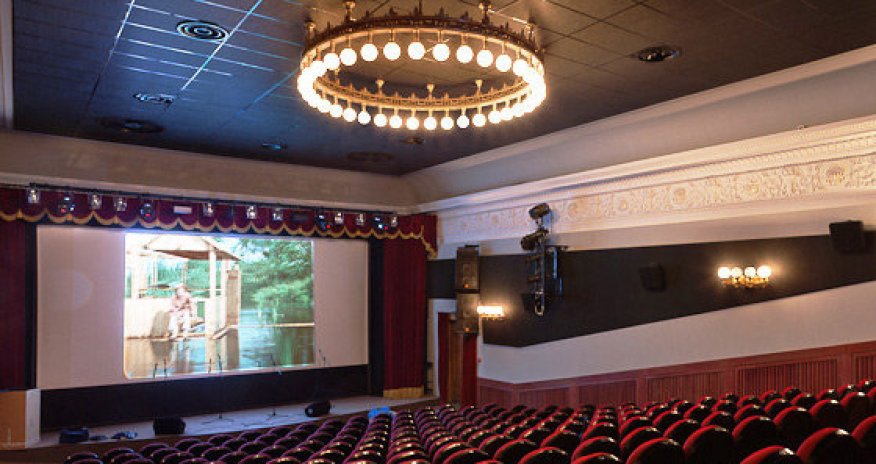 Moskvada kinoteatr boşaldıldı - Terror təhlükəsi