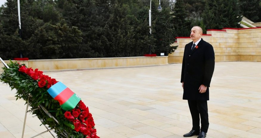 Prezident İlham Əliyev Şəhidlər xiyabanını ziyarət edib