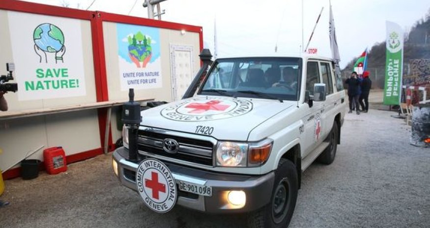 Xankəndi-Laçın yolunda BQXK-yə məxsus avtomobillərin növbəti dəfə hərəkətinə şərait yaradılıb