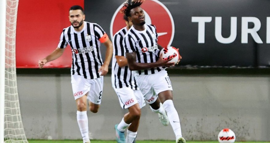 Нападающий 