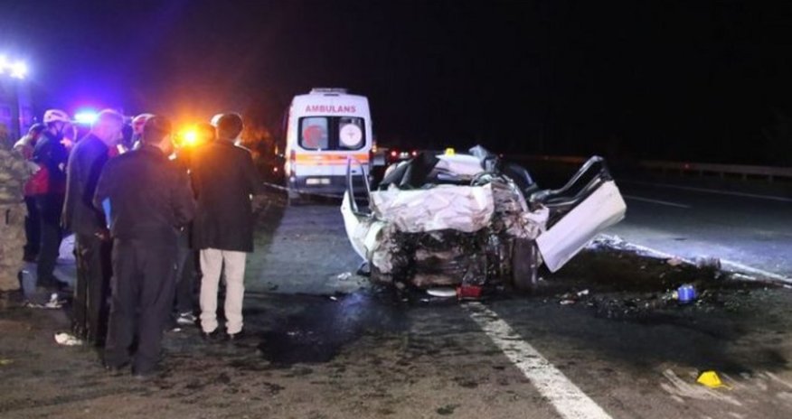 Türkiyədə traktorla avtomobil toqquşub, 4 nəfər ölüb