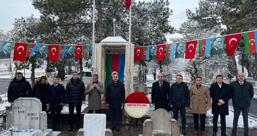 Səfir Rəsulzadənin qəbrini ziyarət edib - FOTO