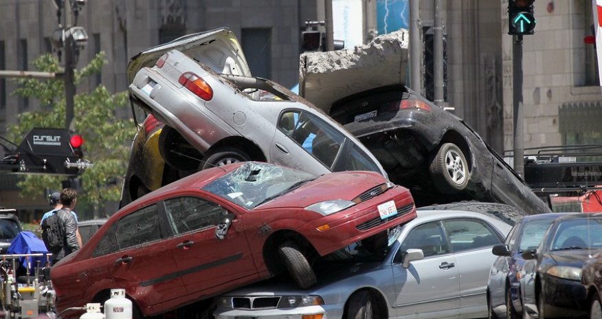 Çində 49 avtomobil toqquşub, azı 16 nəfər ölüb