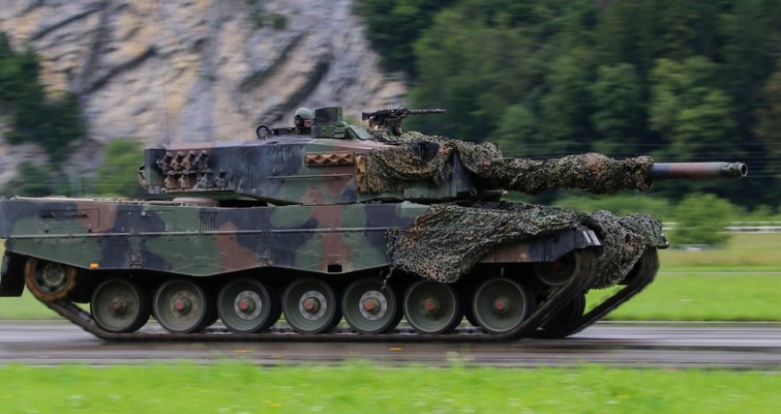 Украинские военные завтра начнут учения на танках Leopard