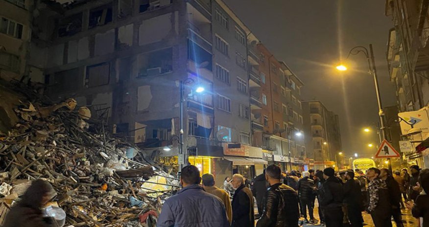 Türkiyədəki zəlzələ Hatayda dağıntılara səbəb olub - 100-dən çox ölü var
