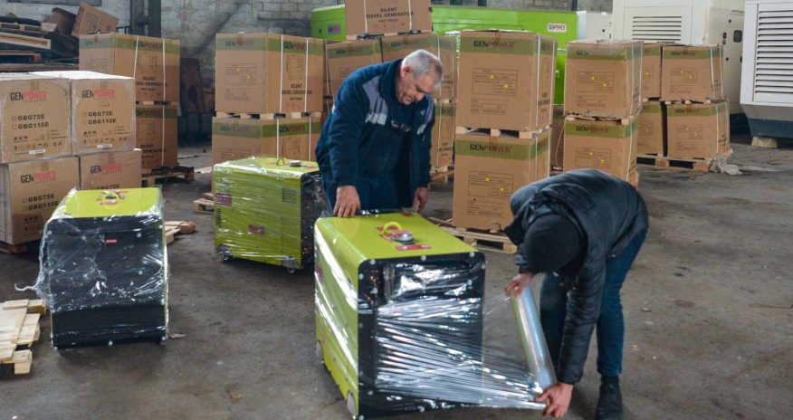 Azərbaycanlı deputatlar zəlzələdən zərərçəkmiş bölgəyə 40 generator göndərib